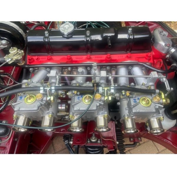 Triumph GT6 Weber 40DCOE Carburettor Kit Installed